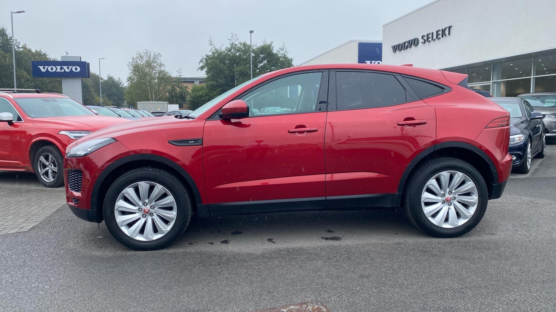 Jaguar E-Pace Image 8