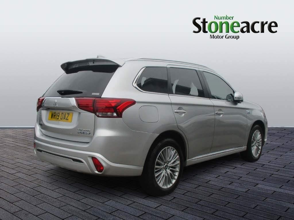 Mitsubishi Outlander Image 4