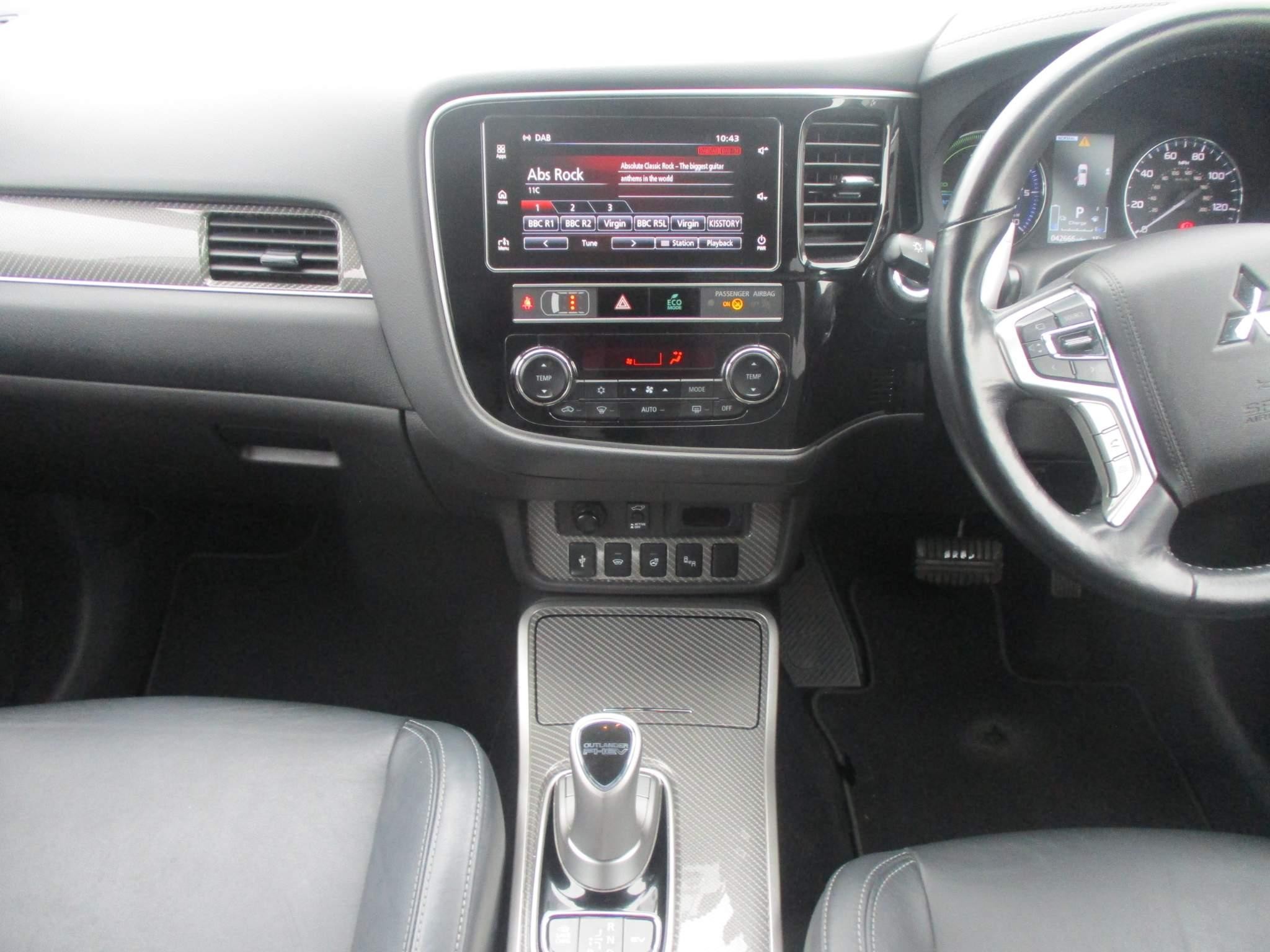 Mitsubishi Outlander Image 16