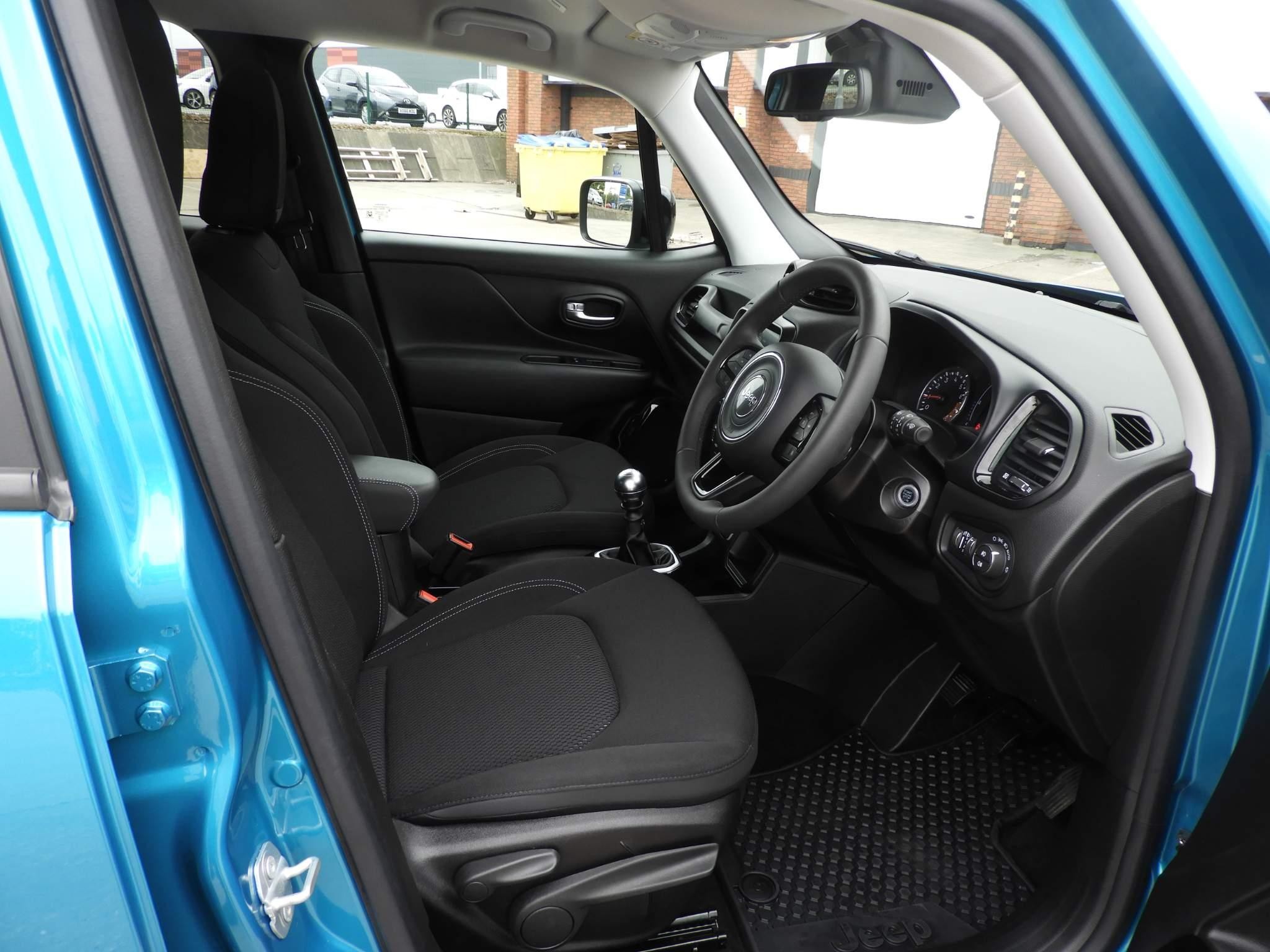 Jeep Renegade Image 11