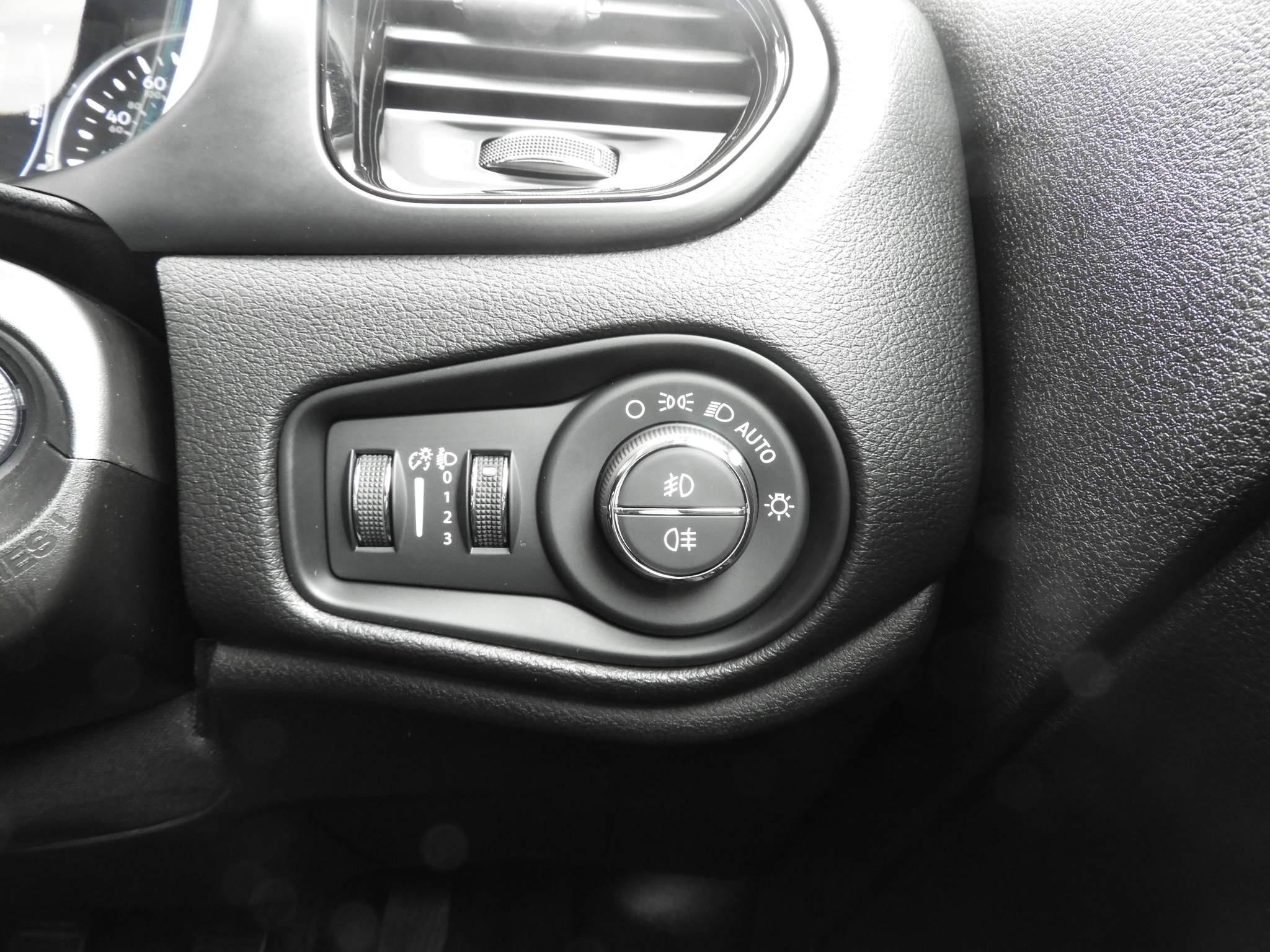 Jeep Renegade Image 22