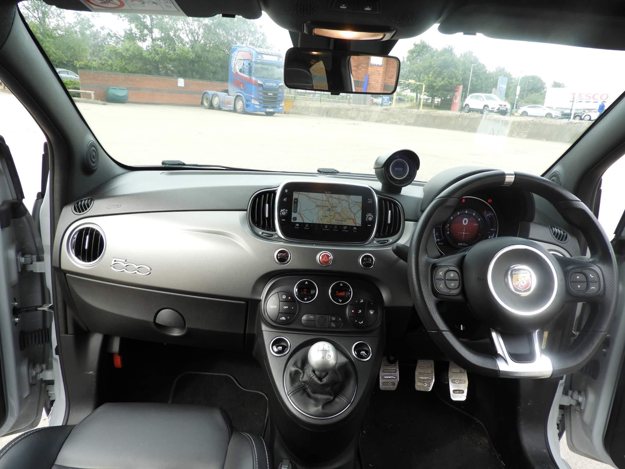 Abarth 595c Image 12