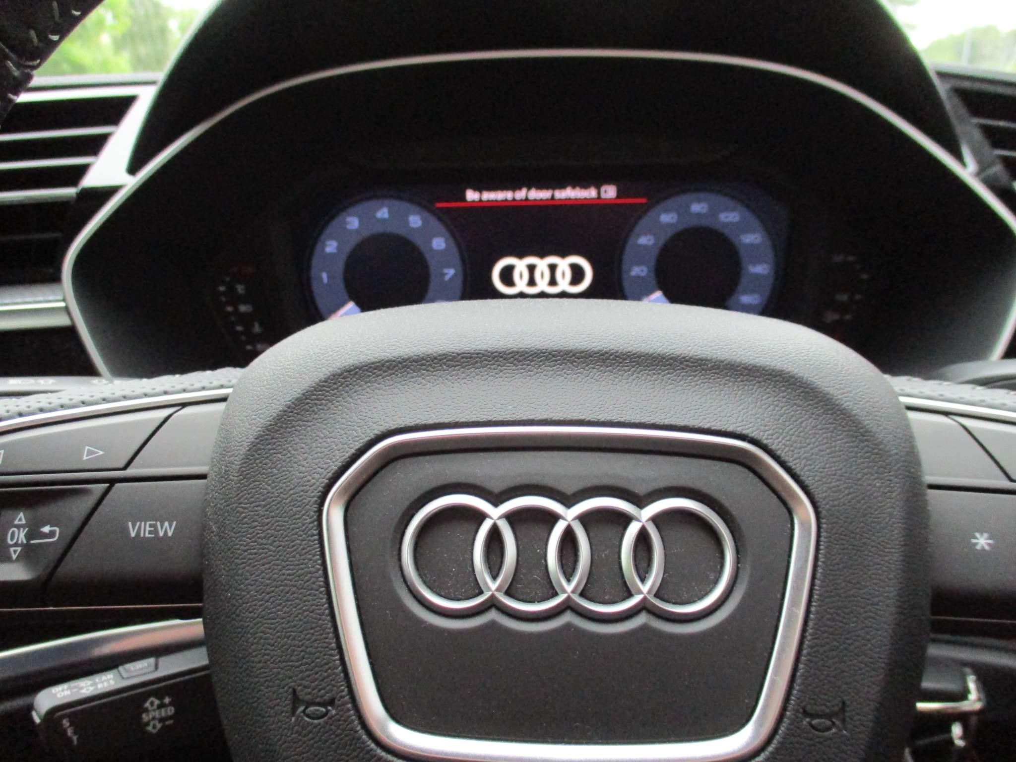 Audi Q3 Image 16