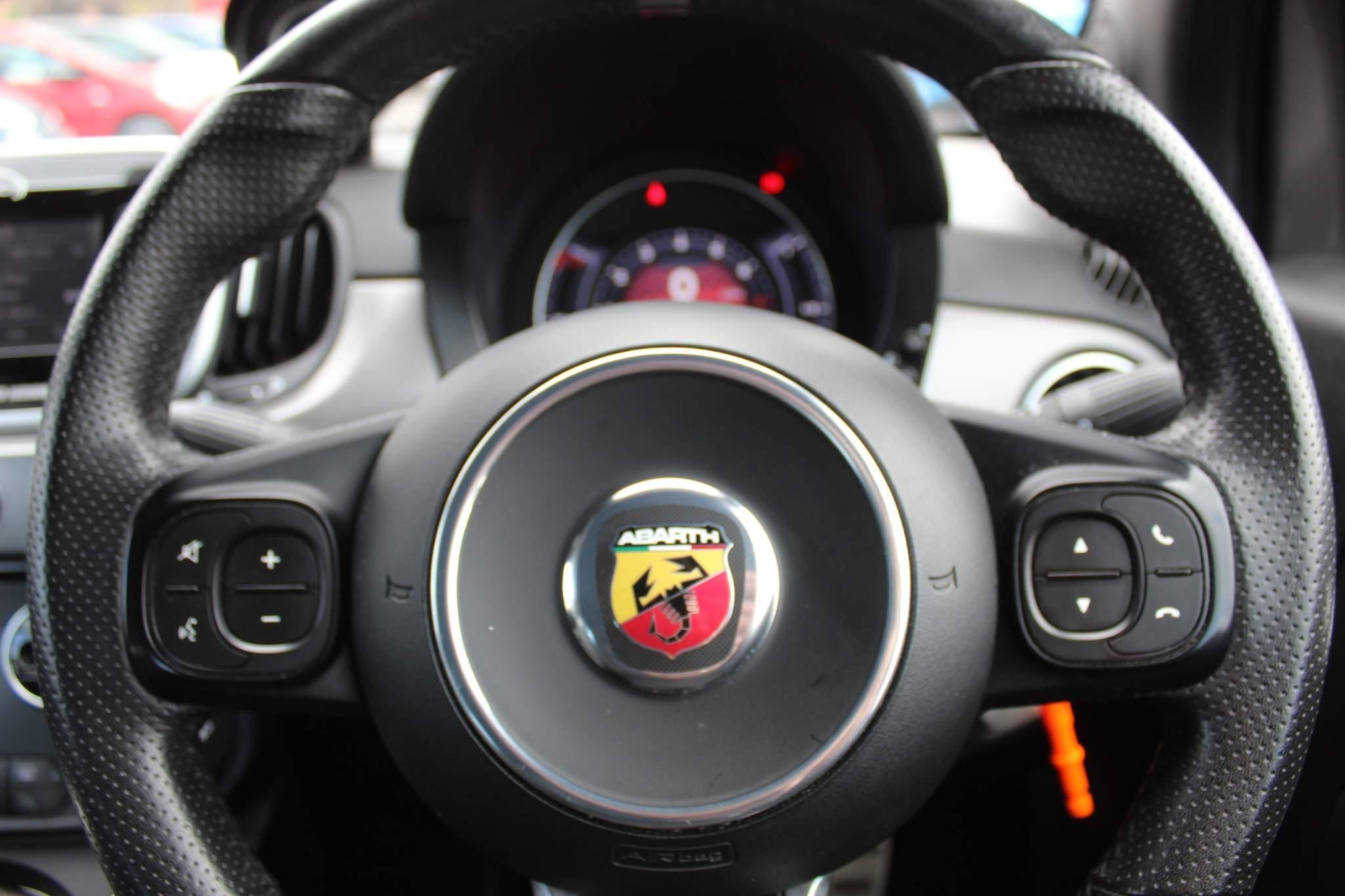 Abarth 595 Image 18