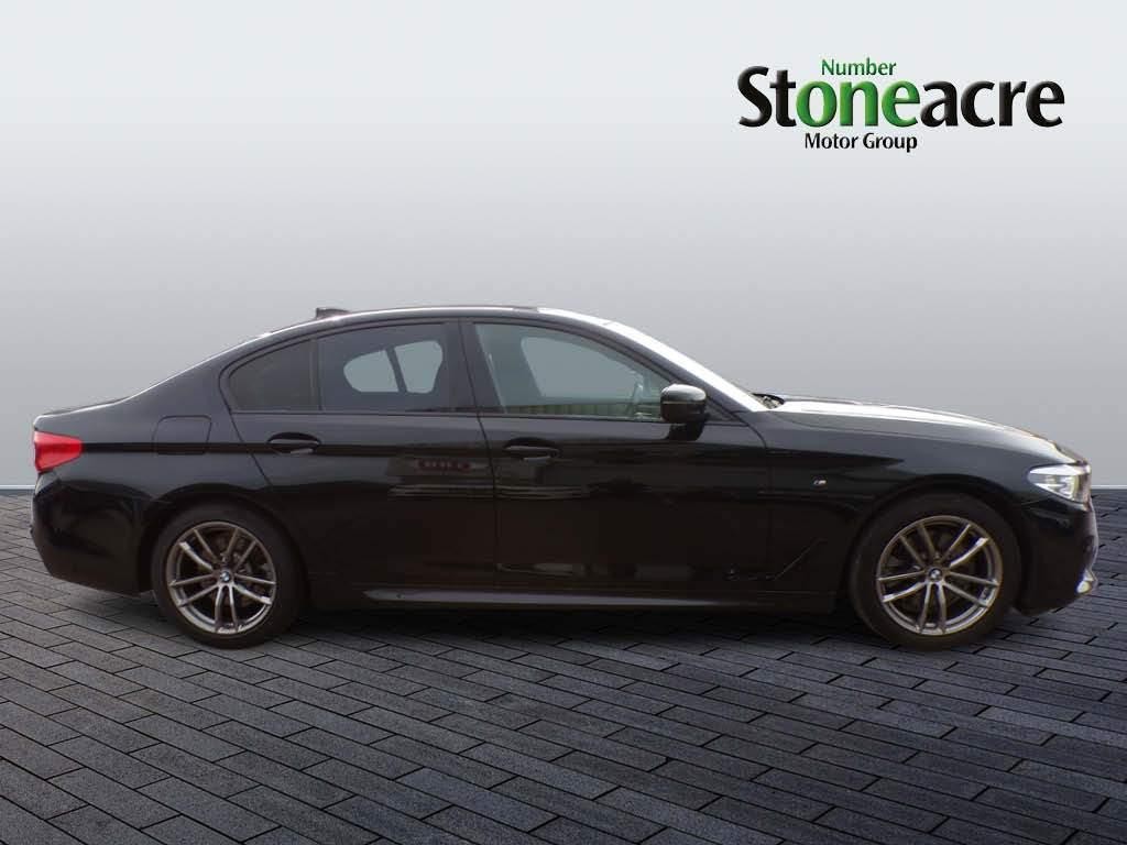 BMW 5 Series Image 4