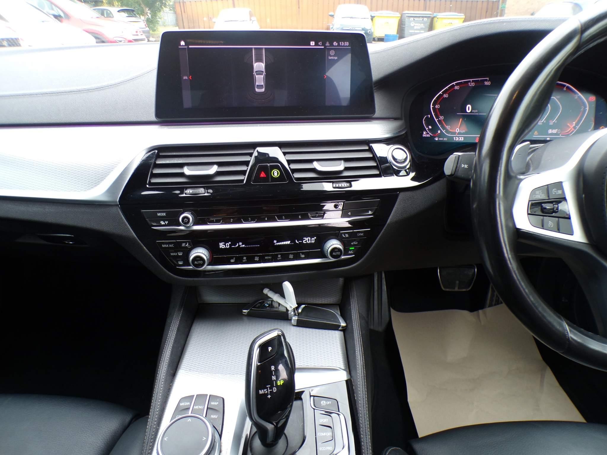 BMW 5 Series Image 14