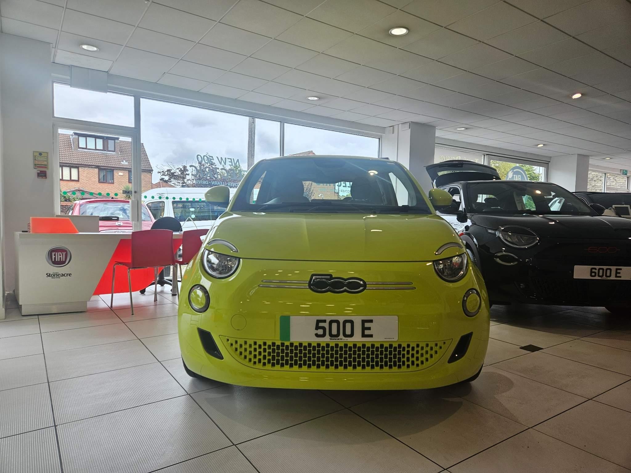 Fiat 500 Electric Image 2