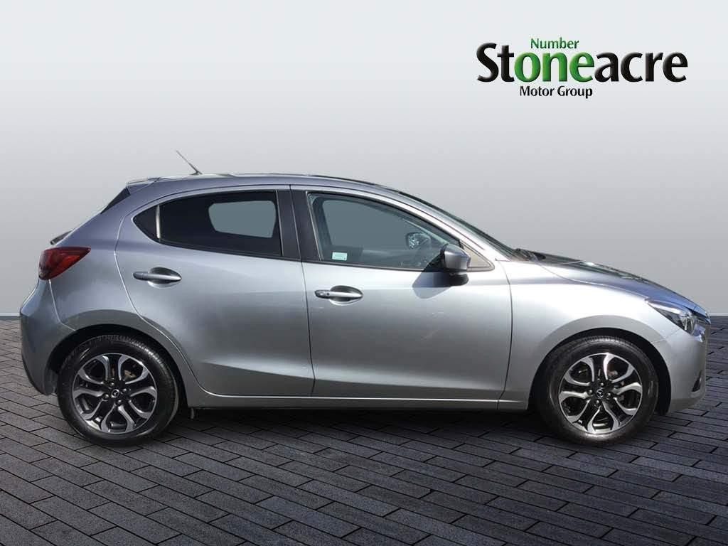 Mazda Mazda2 Image 2