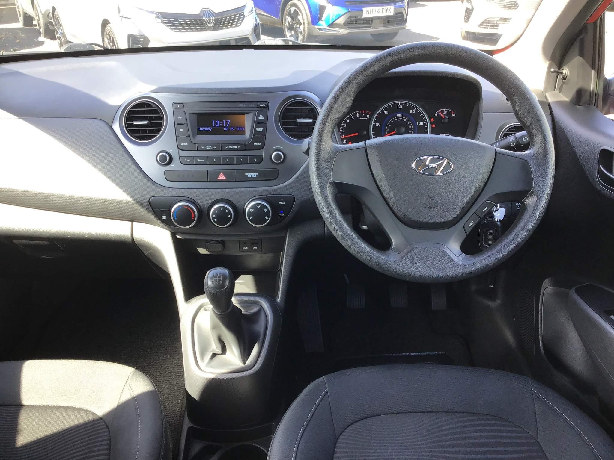 Hyundai i10 Image 12