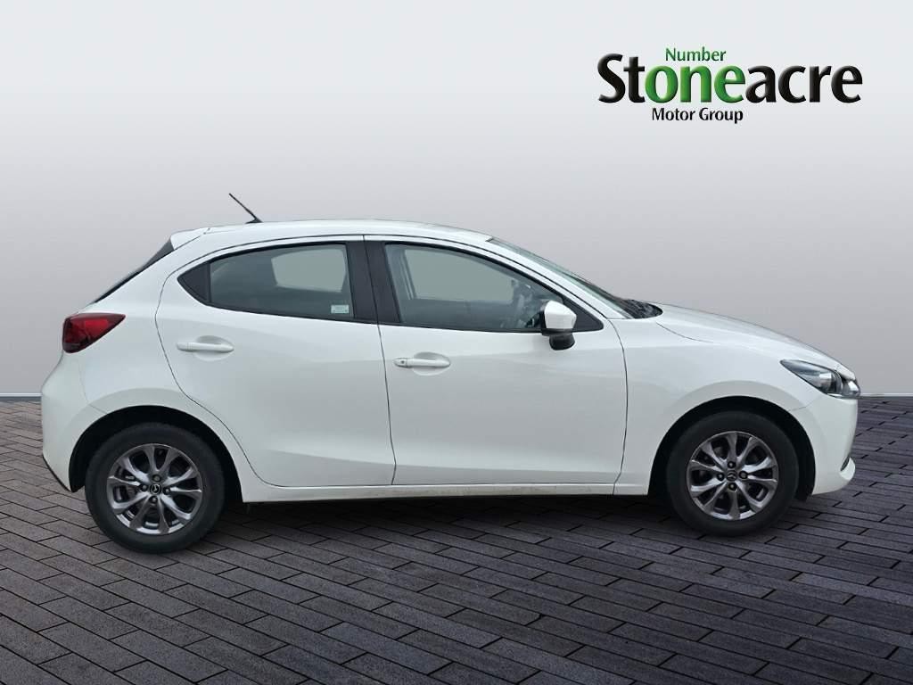 Mazda Mazda2 Image 2