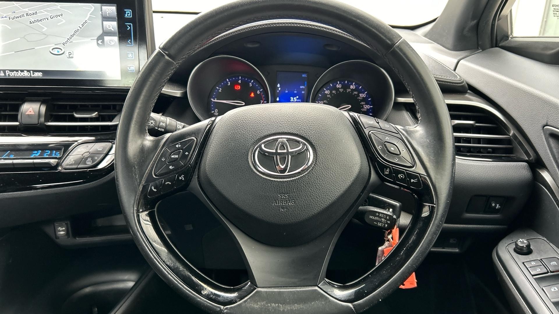 Toyota C-HR Image 14