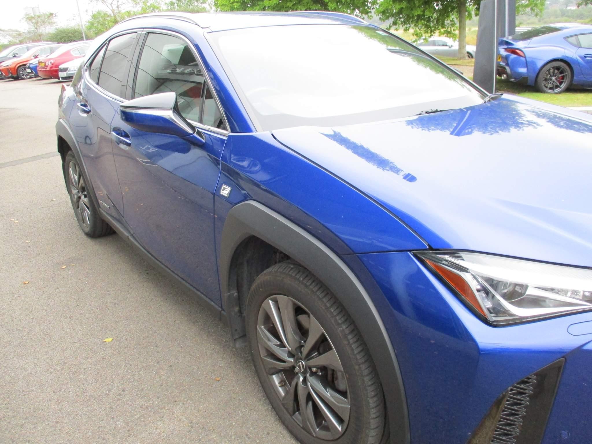 Lexus UX Image 40