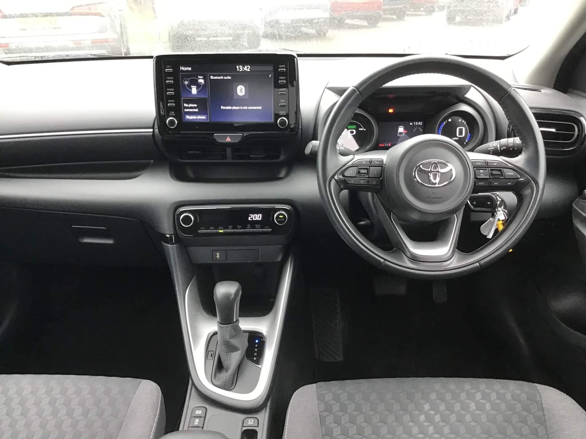 Toyota Yaris Image 12