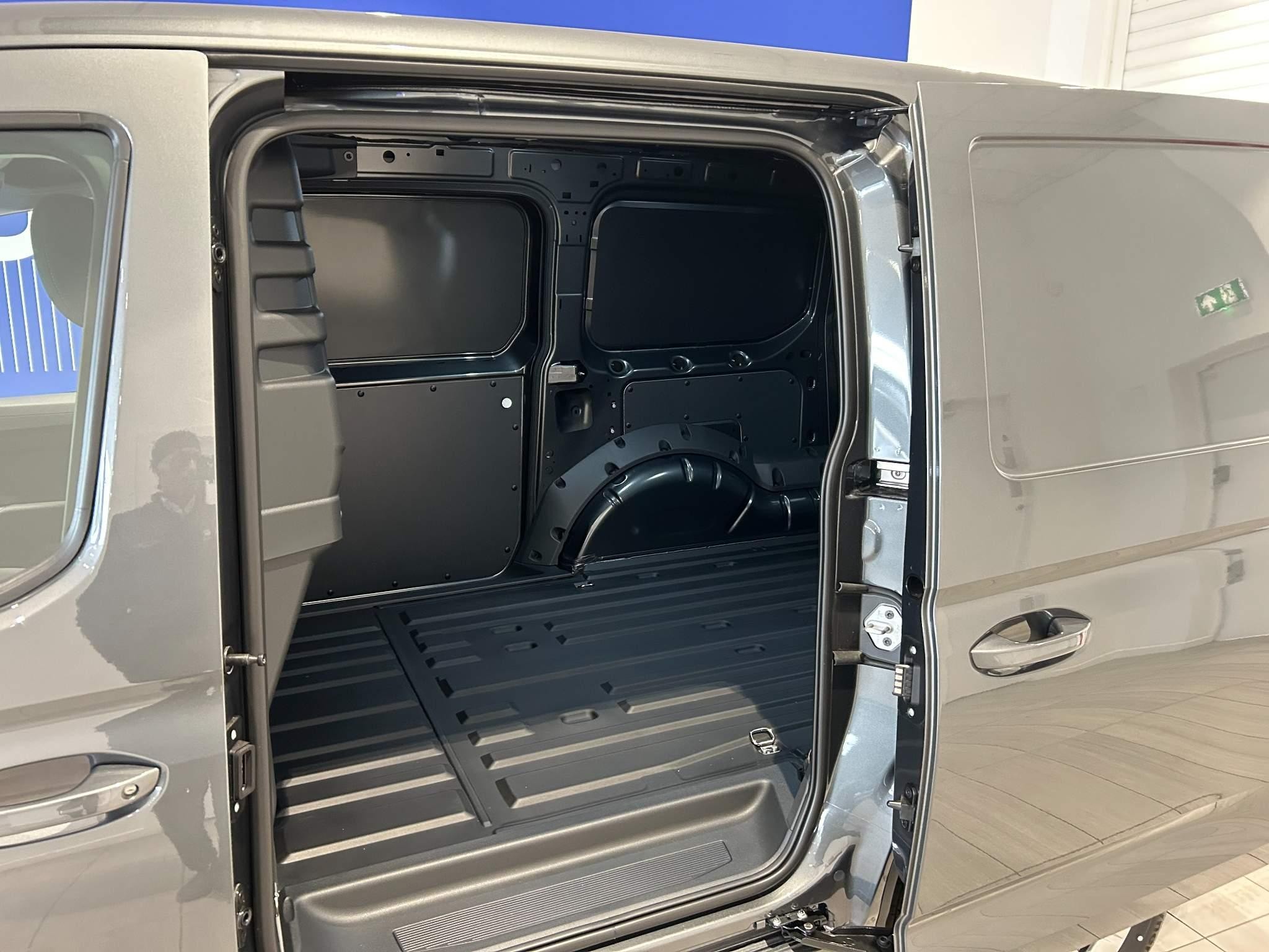 Ford Transit Connect Image 12