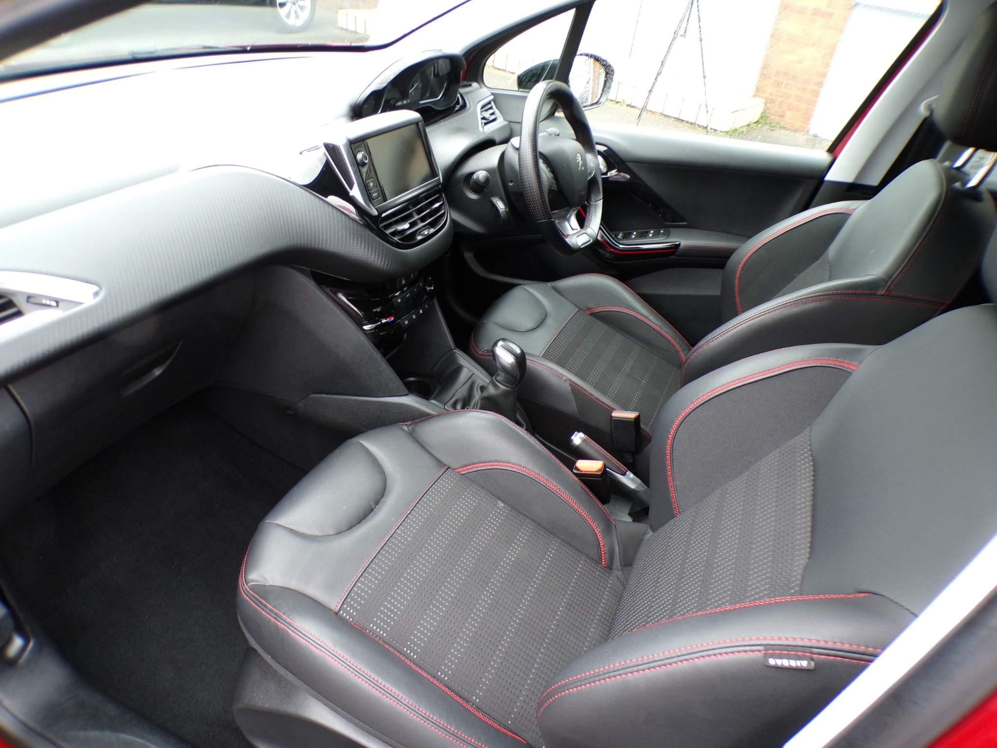 Peugeot 208 Image 13