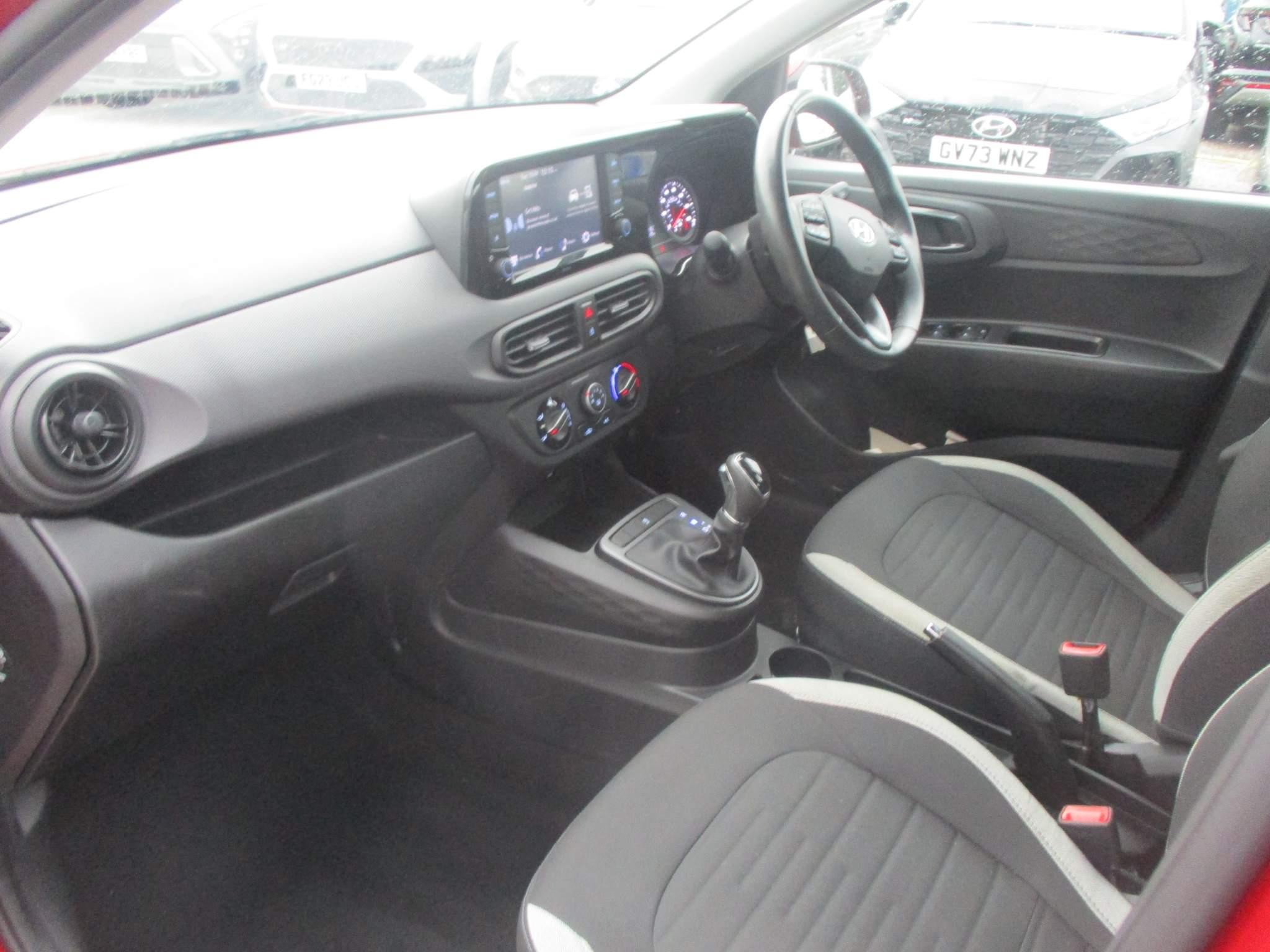 Hyundai i10 Image 12