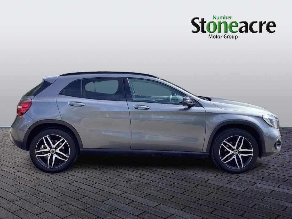 Mercedes-Benz GLA Image 2