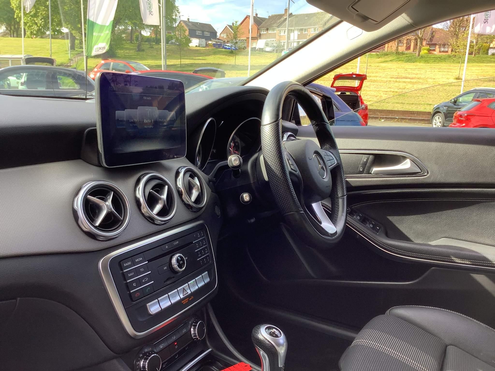 Mercedes-Benz GLA Image 54