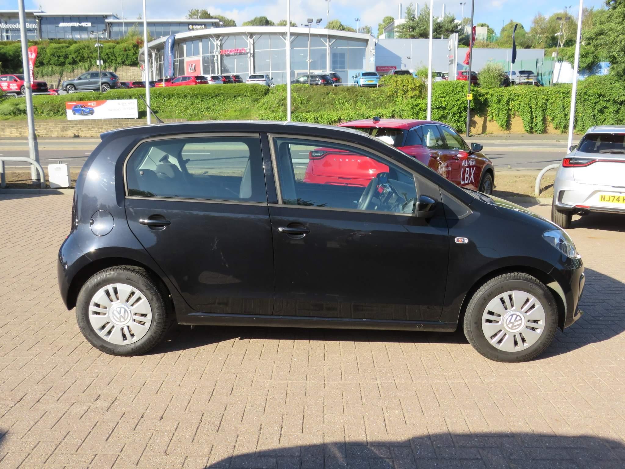 Volkswagen up! Image 4