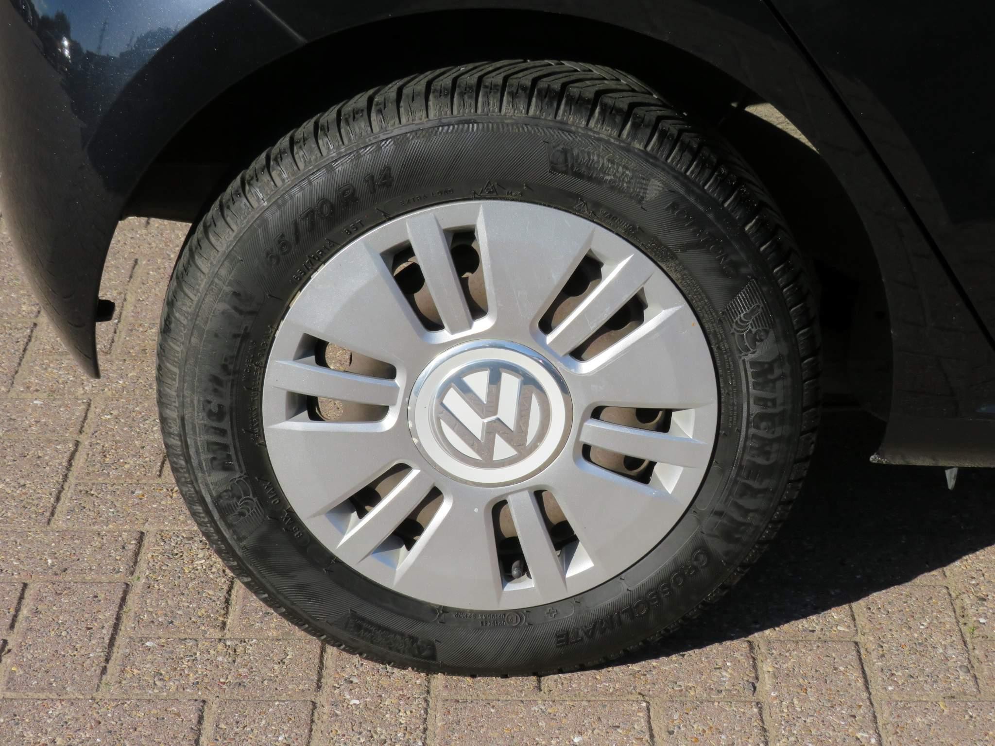 Volkswagen up! Image 11