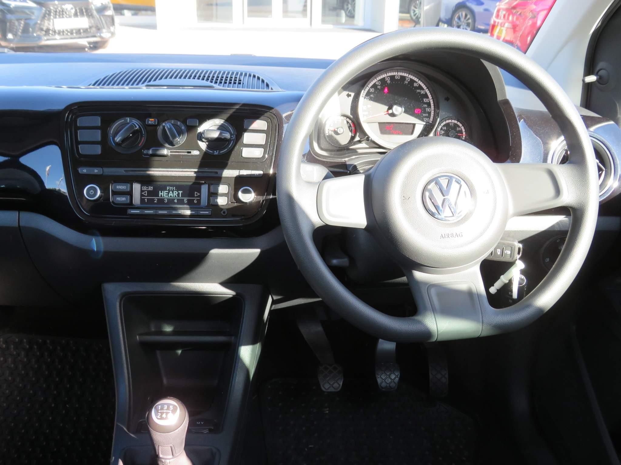 Volkswagen up! Image 14