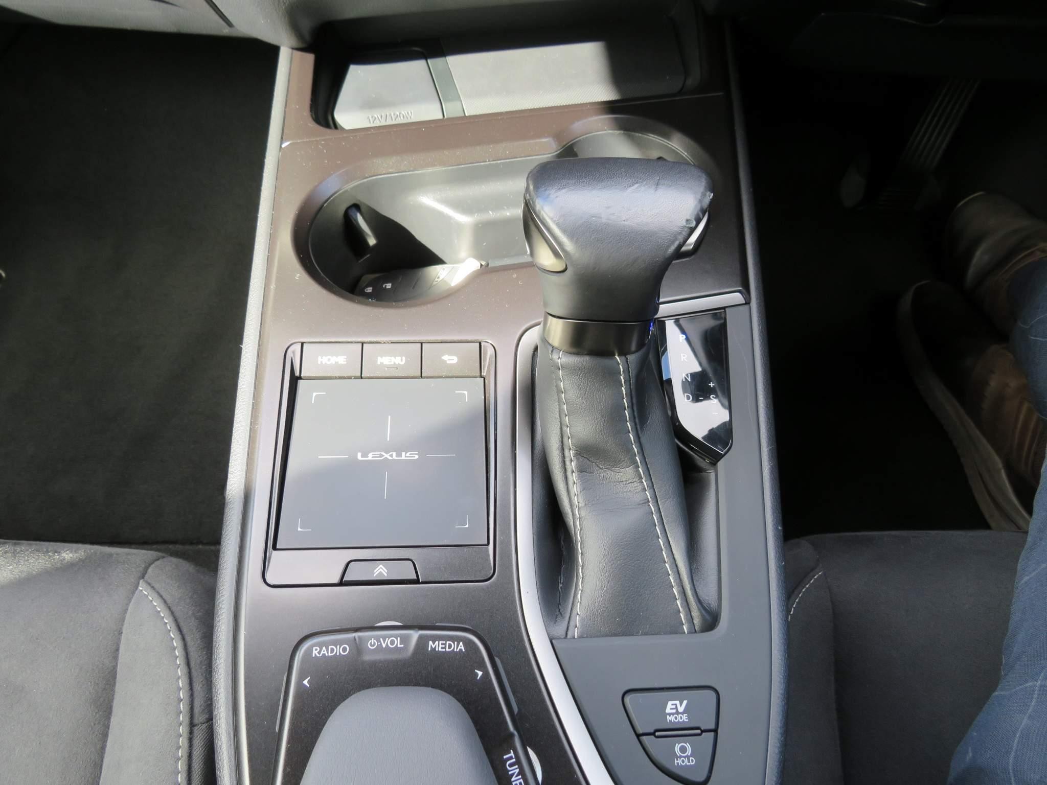 Lexus UX Self-Charging Hybrid Image 18