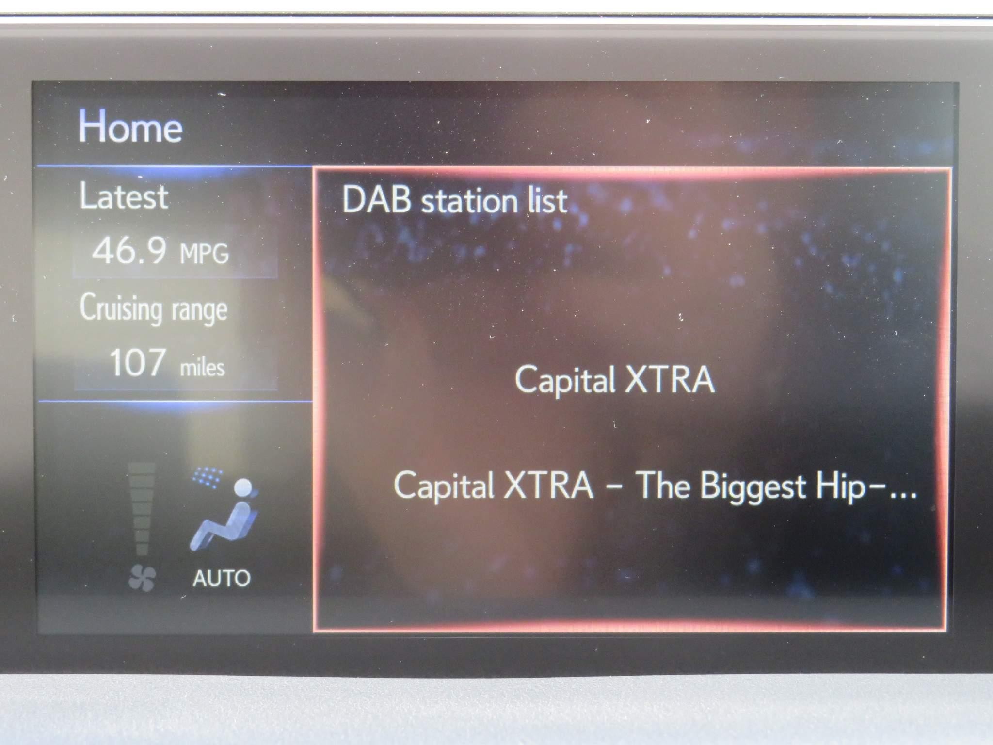 Lexus UX Self-Charging Hybrid Image 32