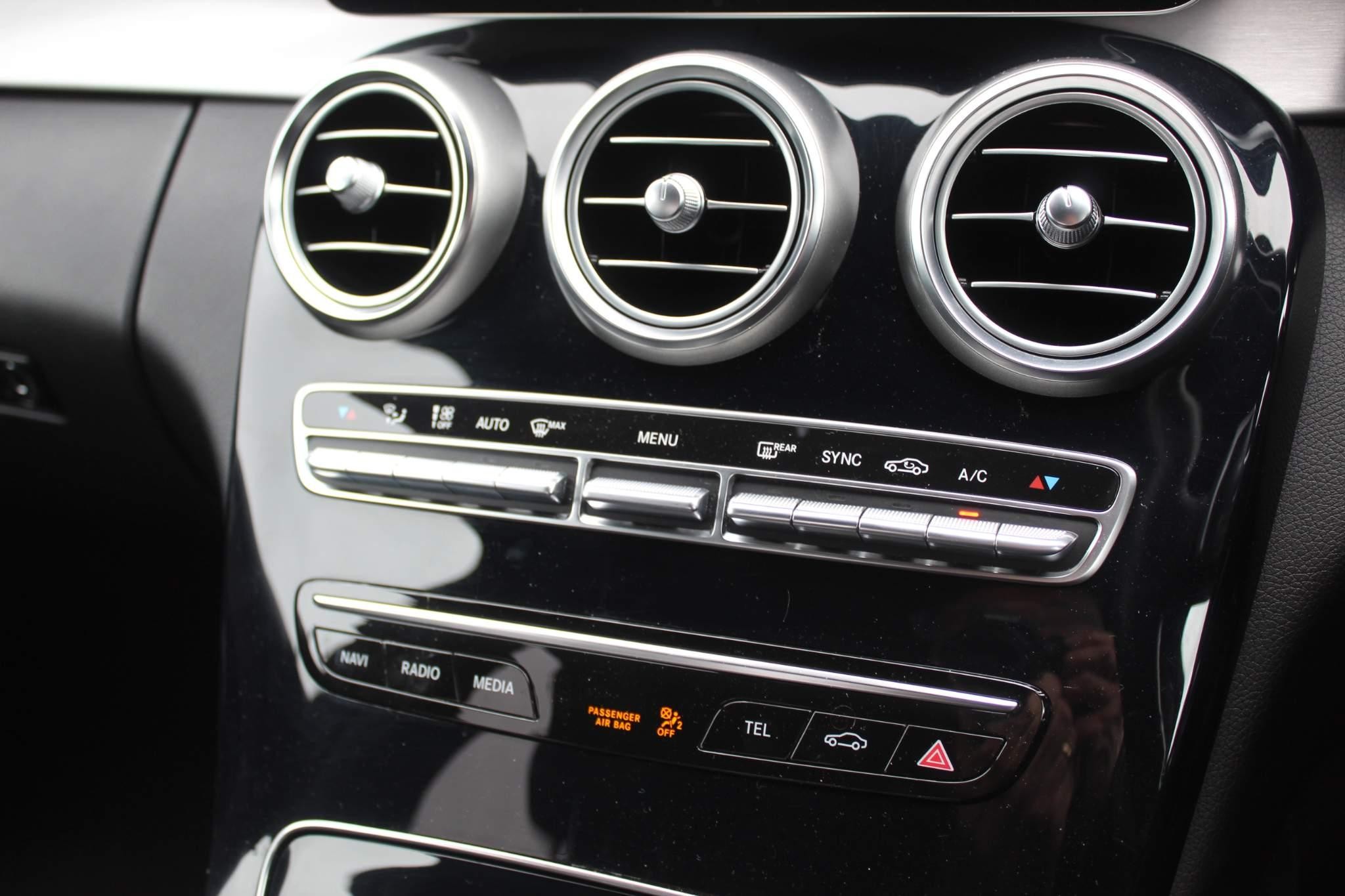 Mercedes-Benz C-Class Image 19