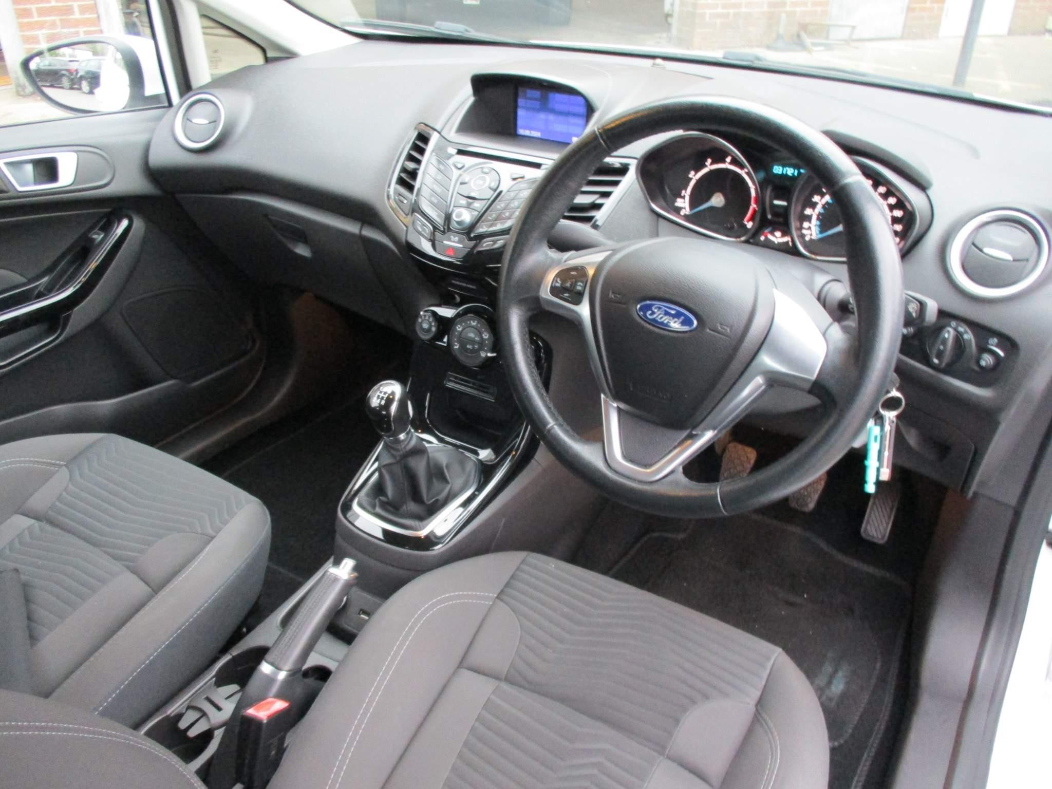 Ford Fiesta Image 11