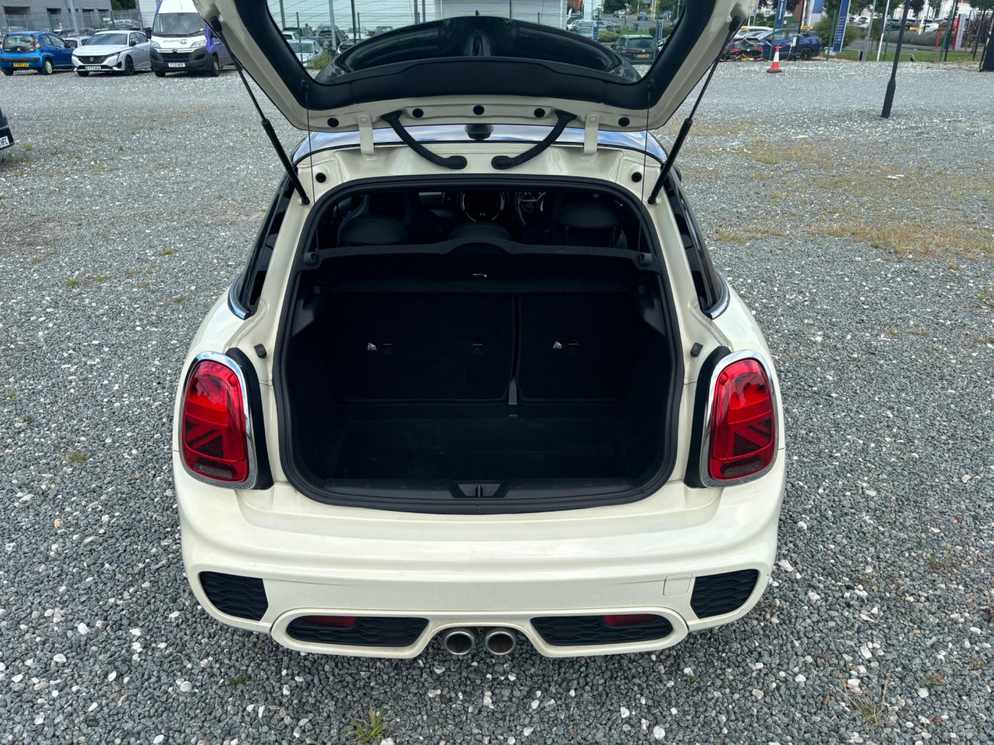 MINI Hatch Image 12