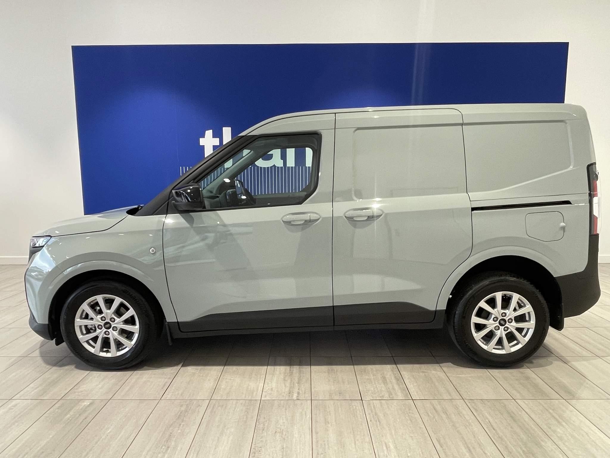 Ford Transit Courier Image 1