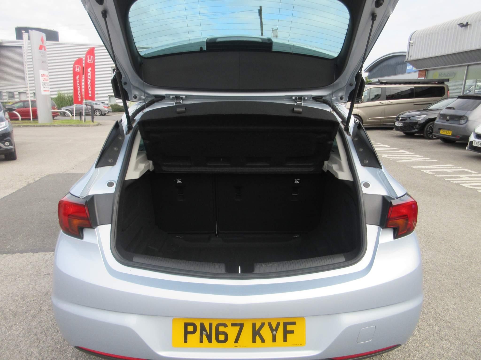 Vauxhall Astra Image 9