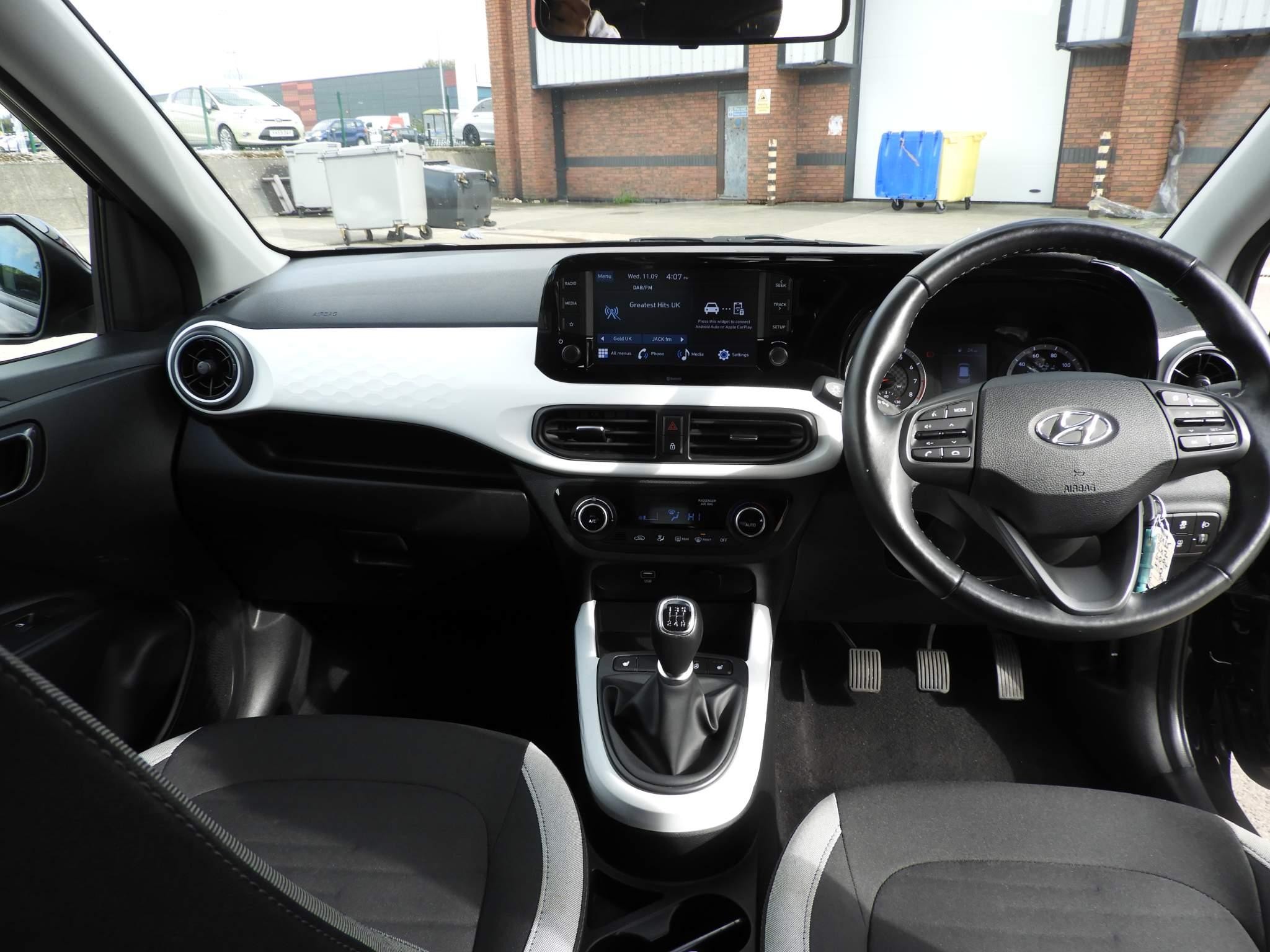 Hyundai i10 Image 12