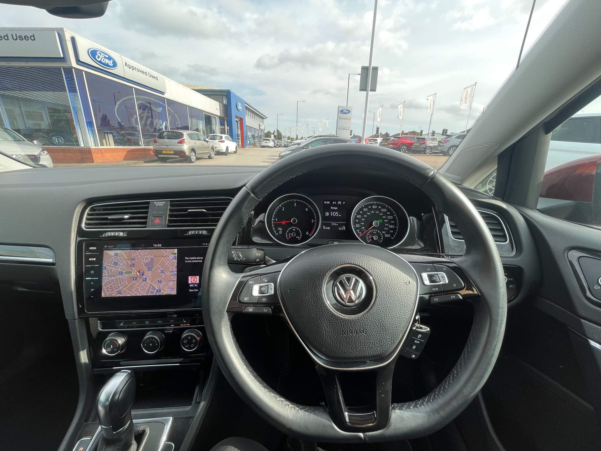 Volkswagen Golf Image 9