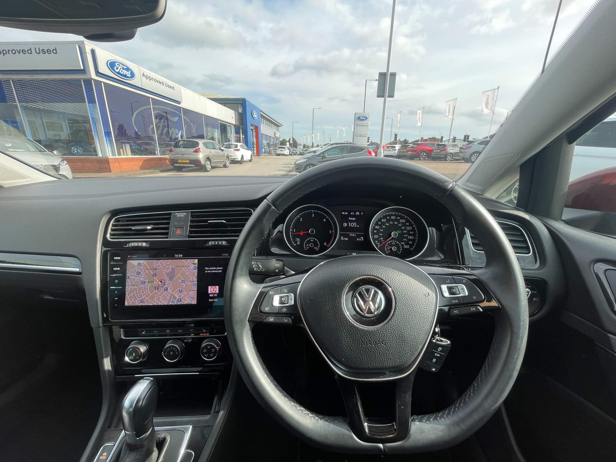 Volkswagen Golf Image 10