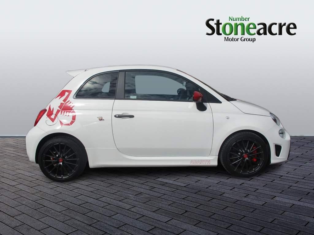 Abarth 695 Image 2