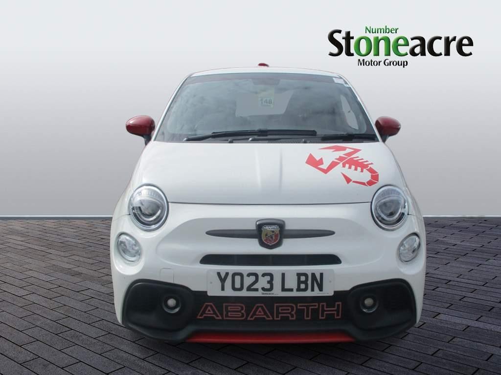 Abarth 695 Image 8