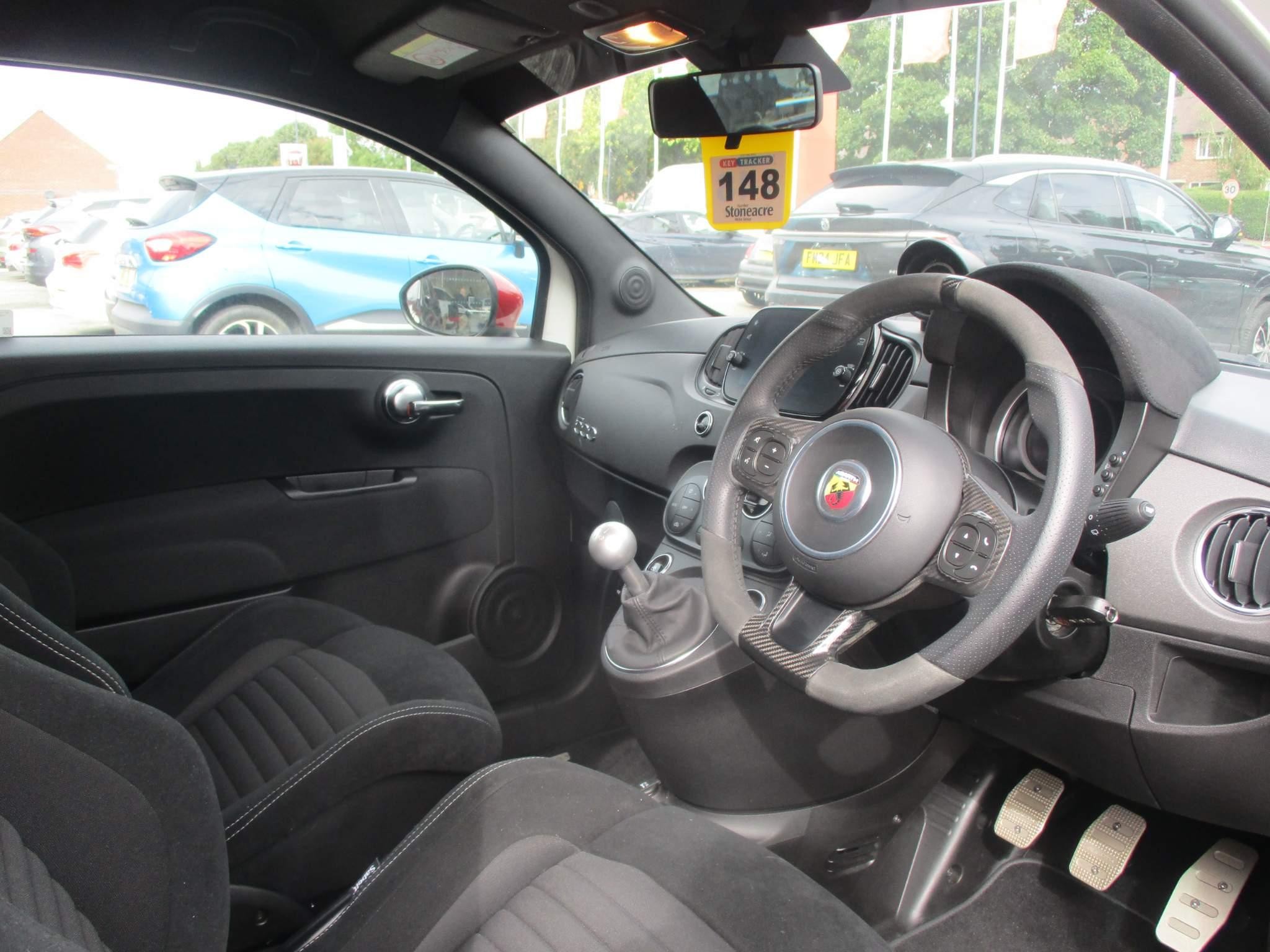 Abarth 695 Image 11