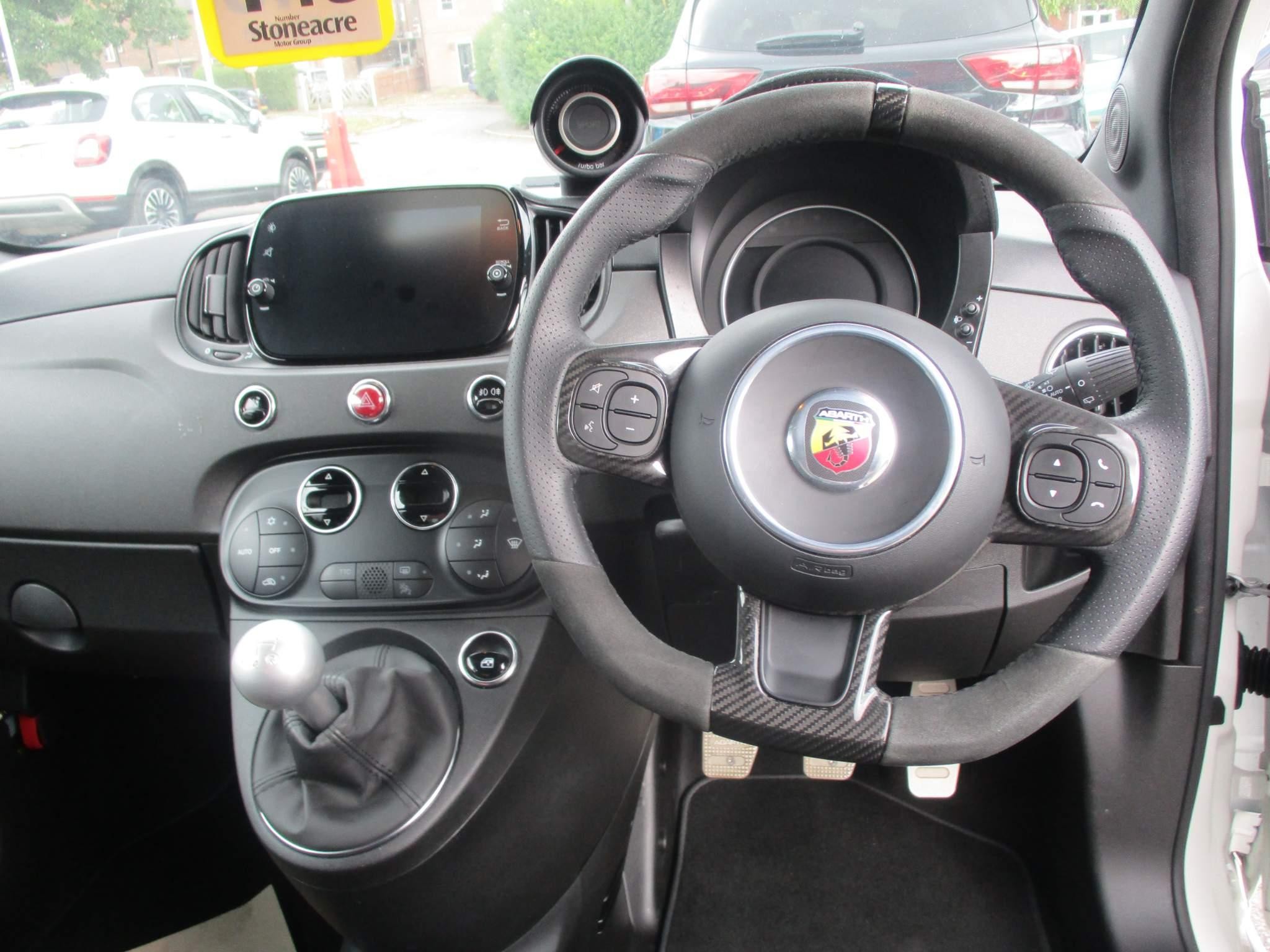 Abarth 695 Image 14