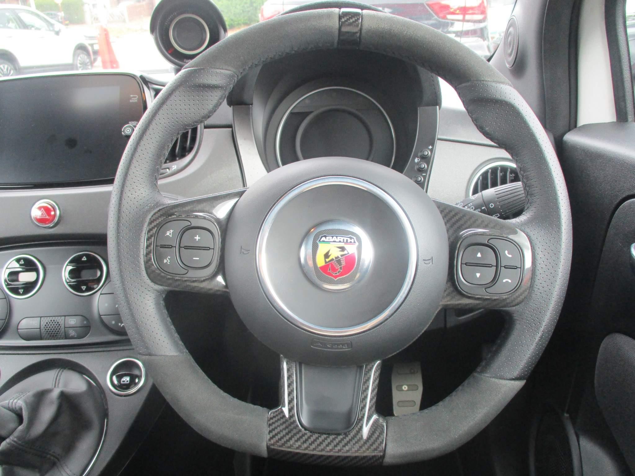 Abarth 695 Image 15