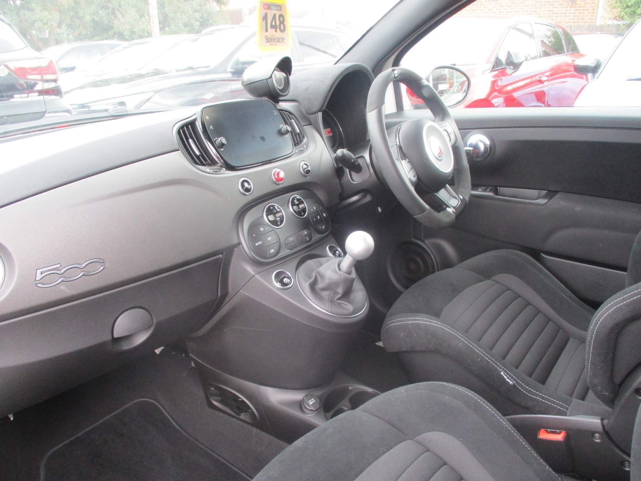 Abarth 695 Image 27