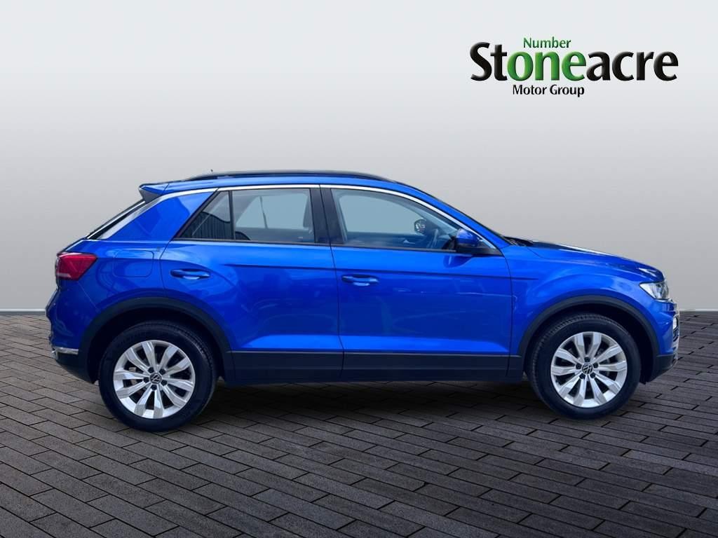 Volkswagen T-Roc Image 2