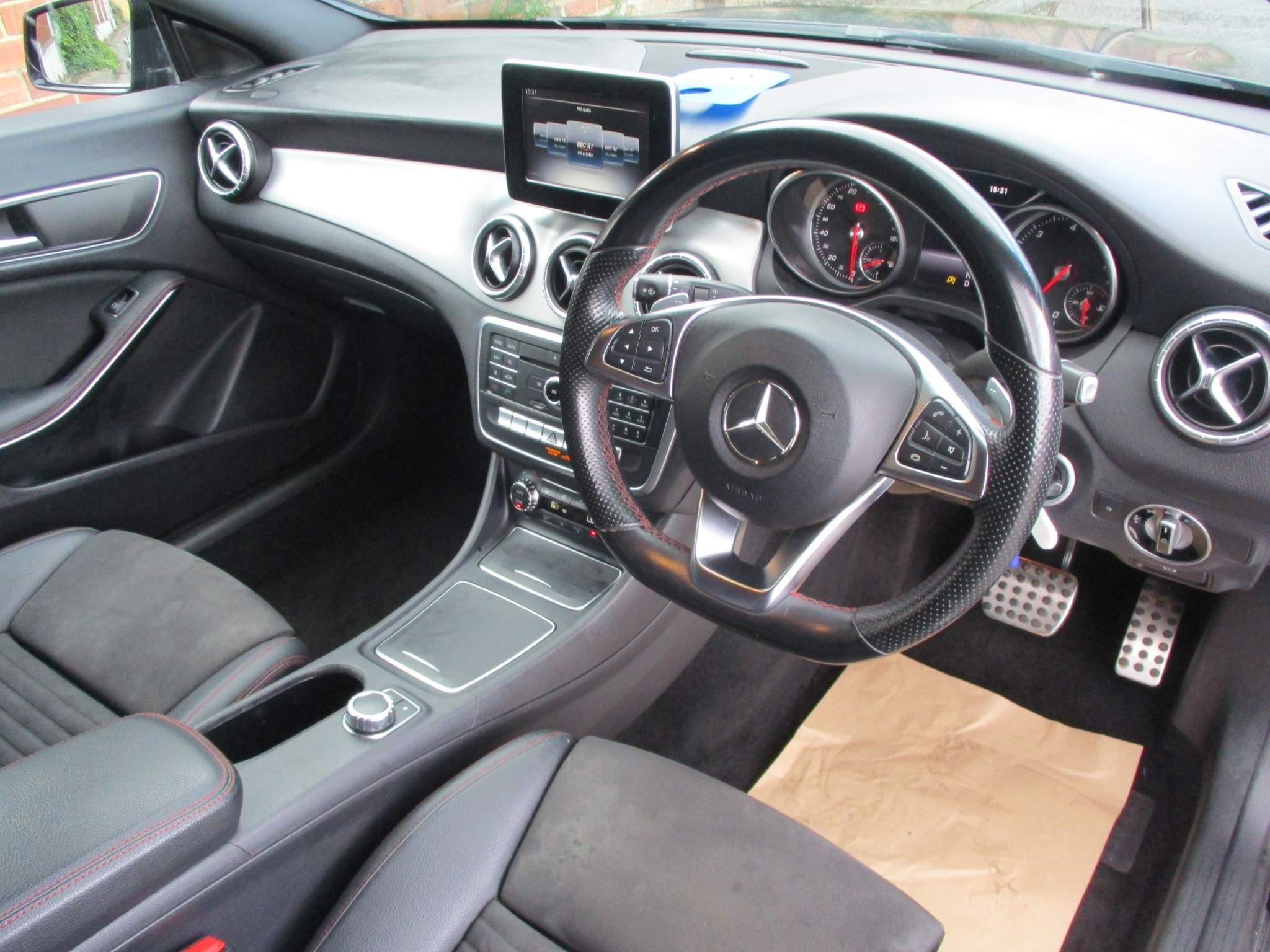 Mercedes-Benz CLA Image 21