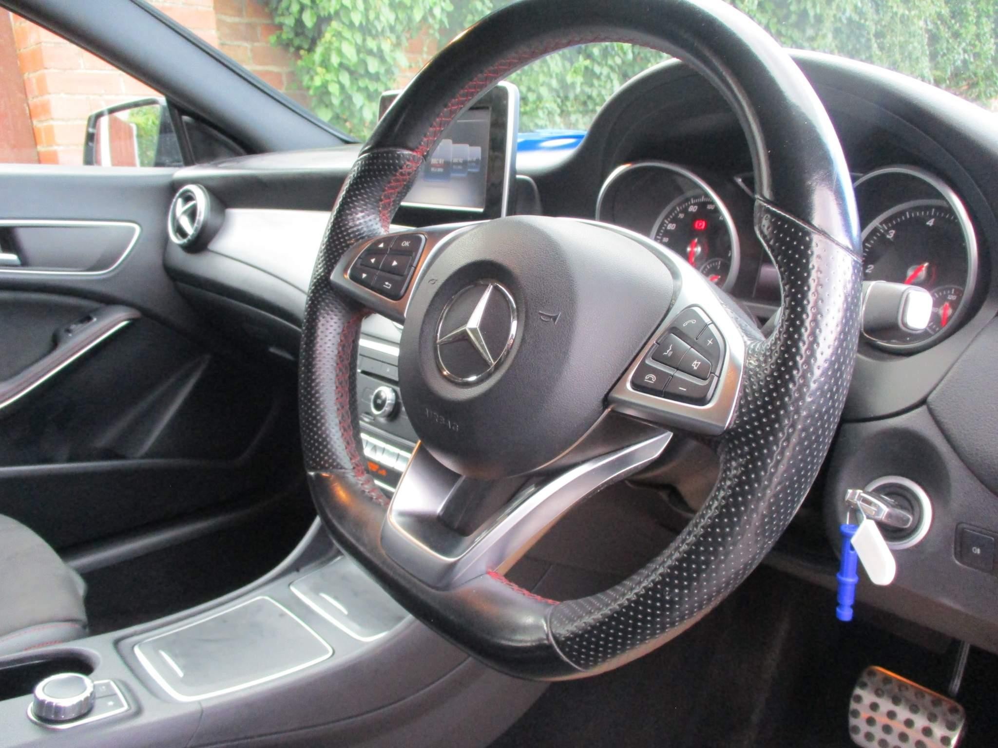 Mercedes-Benz CLA Image 22