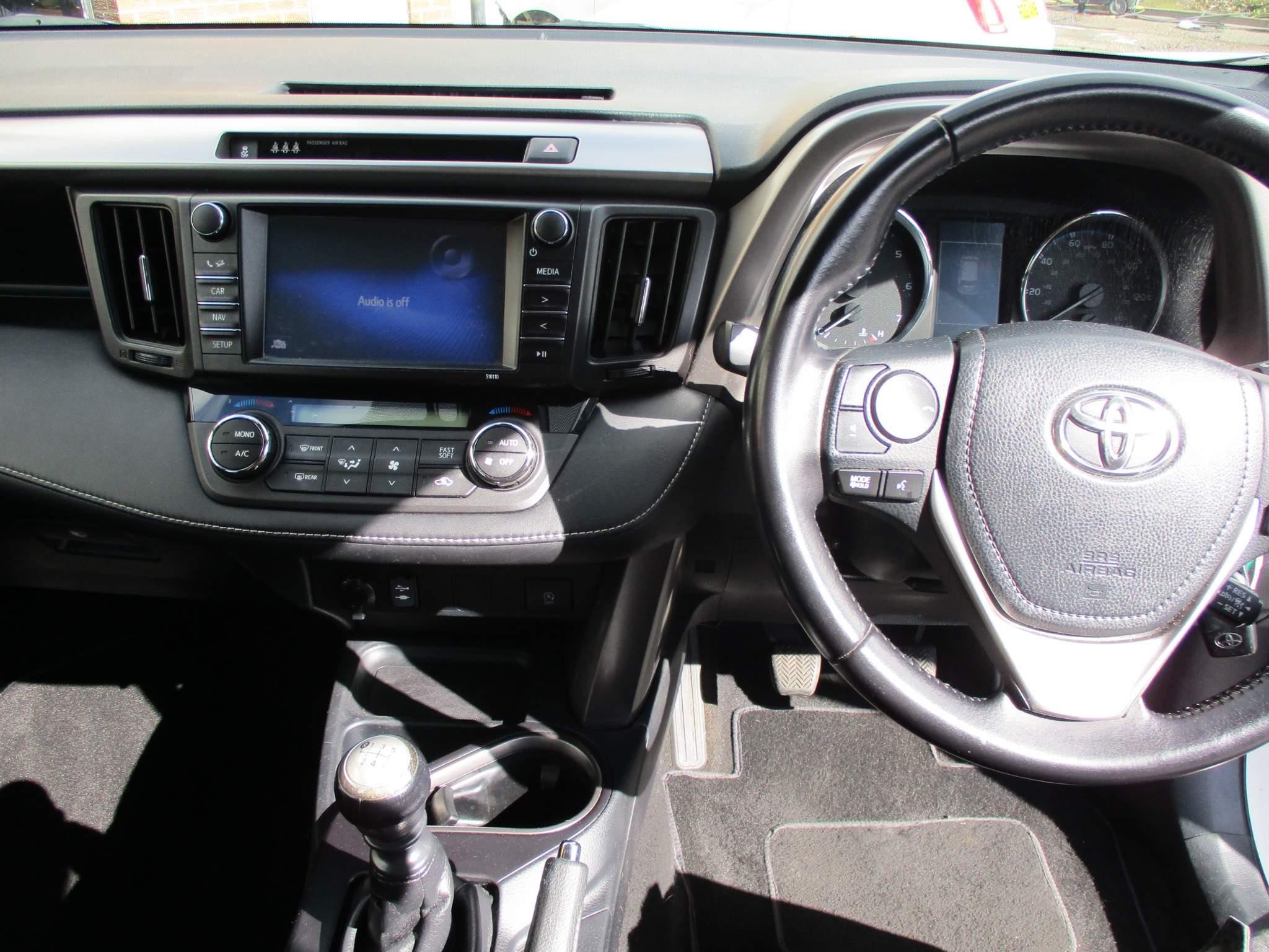 Toyota RAV4 Image 16