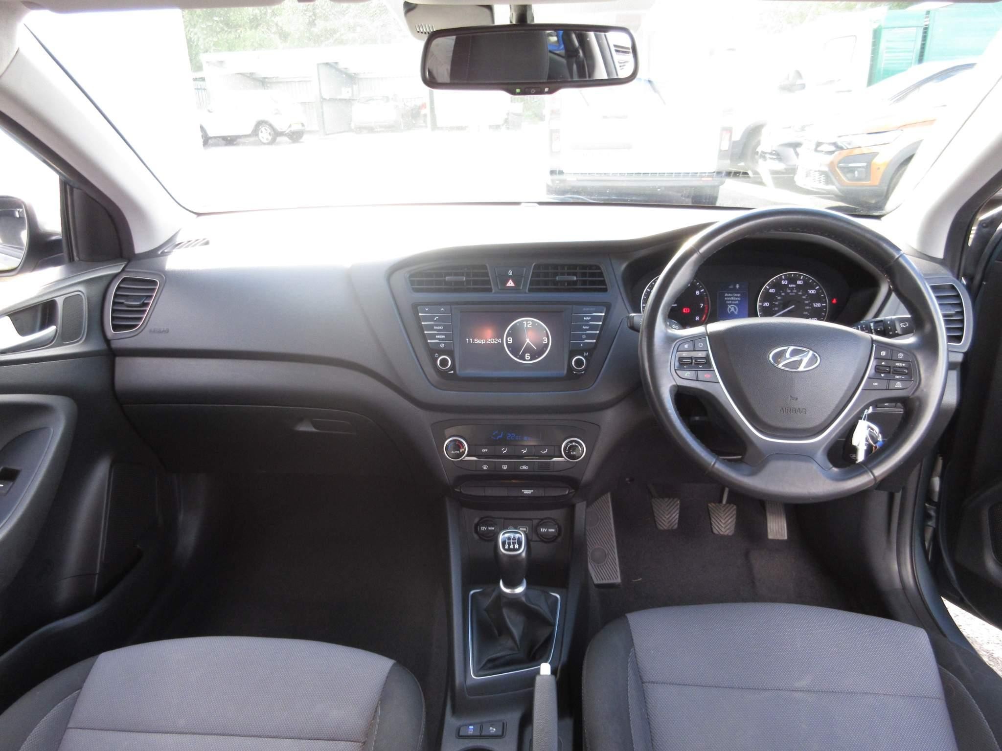 Hyundai i20 Image 15