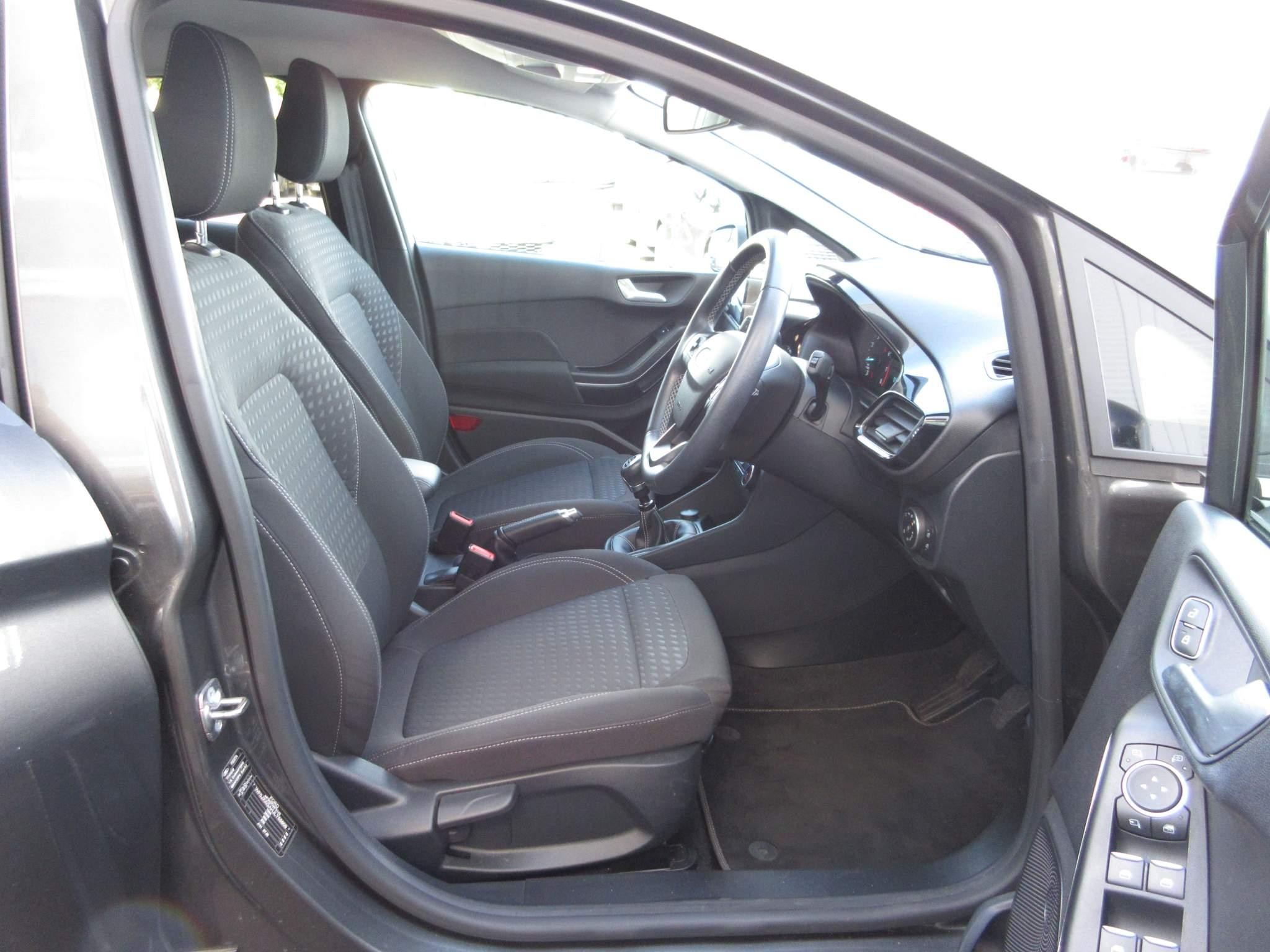 Ford Fiesta Image 19