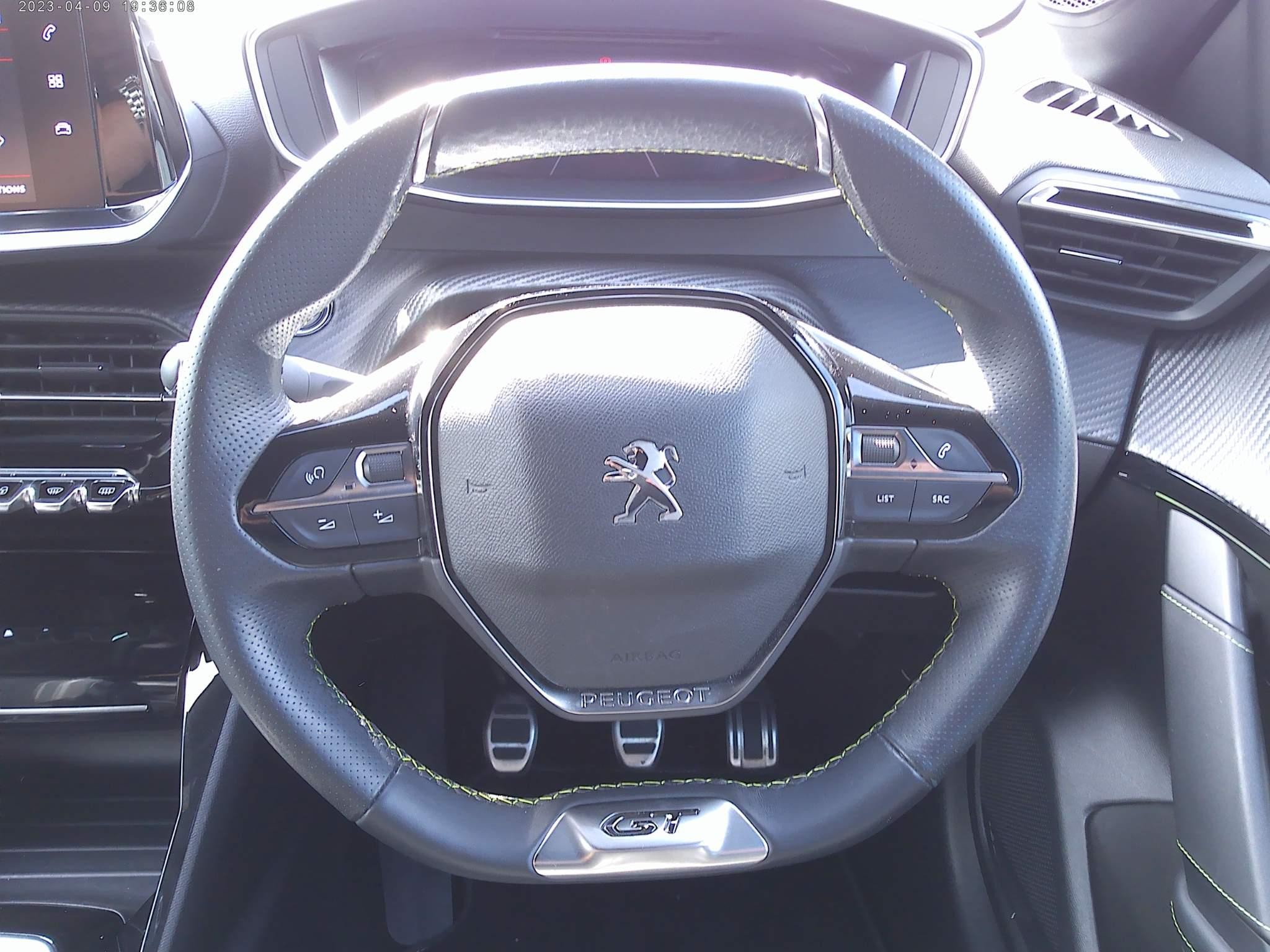 Peugeot 208 Image 16