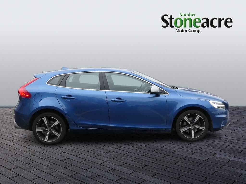 Volvo V40 Image 2