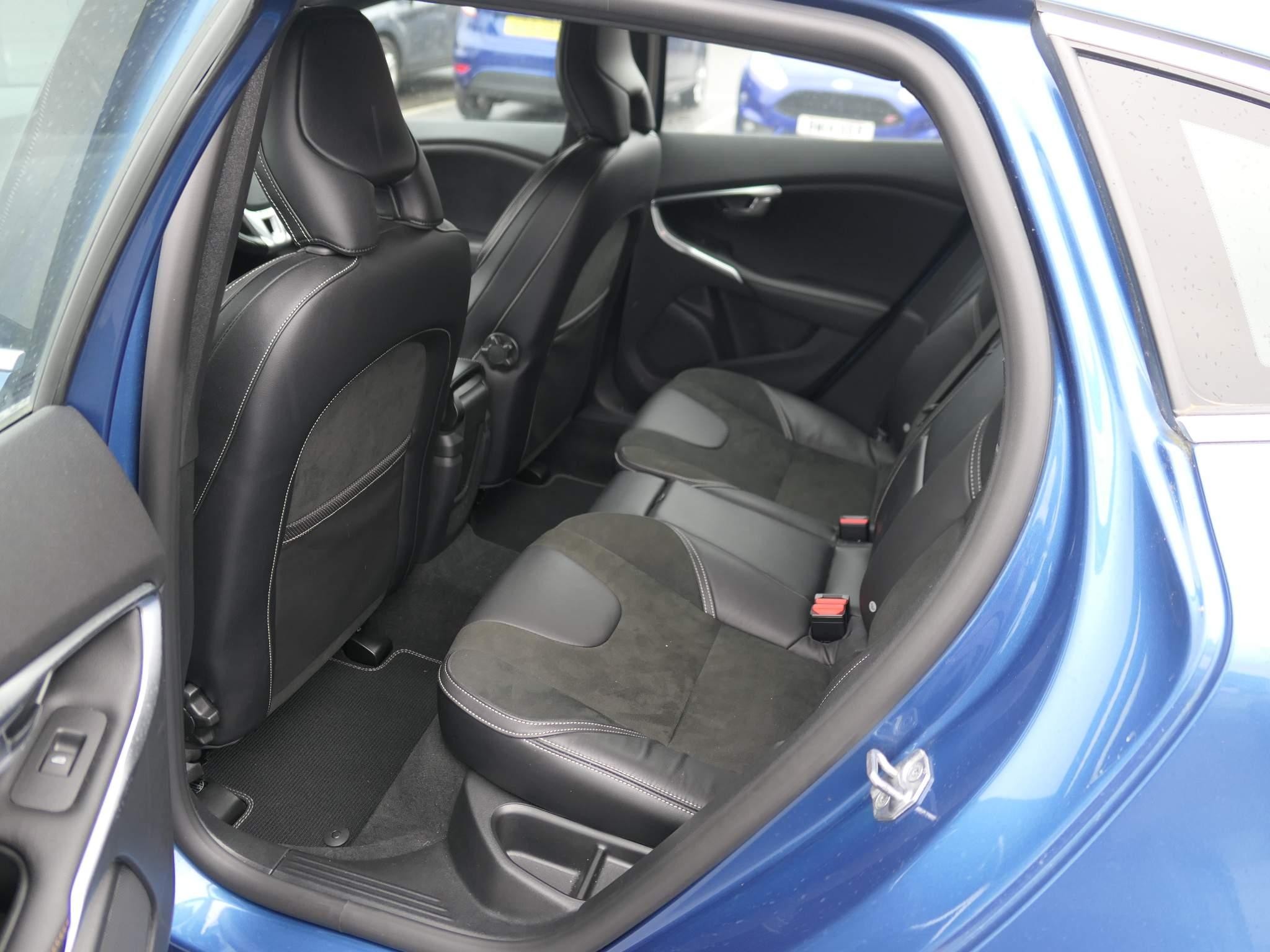 Volvo V40 Image 9